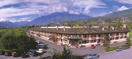 Alp Hotel Аоста Екстериор снимка