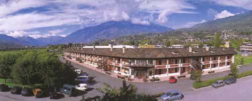 Alp Hotel Аоста Екстериор снимка